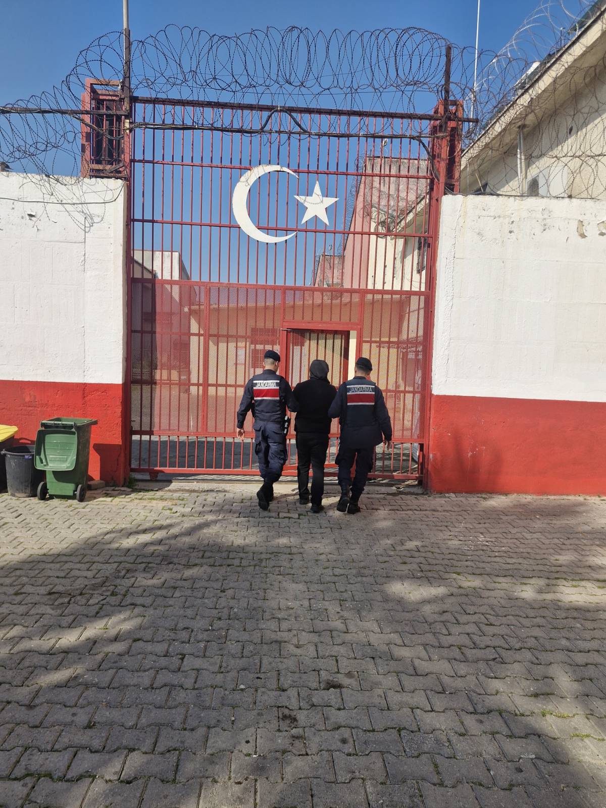 Efeler’de 5 Yıl 2 Ay 15 Gün Hapis Cezası Bulunan Hükümlü Yakalandı