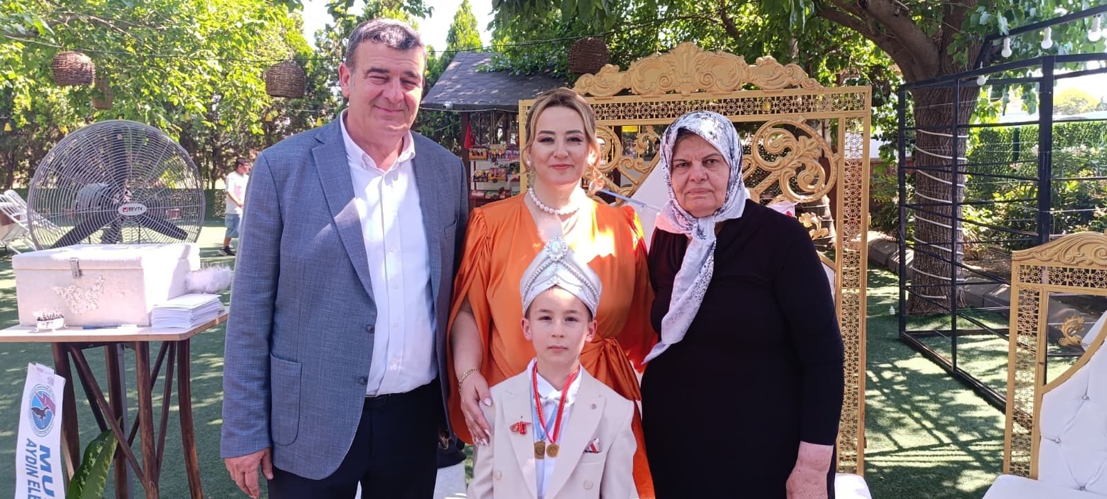 Karakavukoğlu Ailesinin Mutlu Günü: Talip Ata Erkekliğe Adım Attı