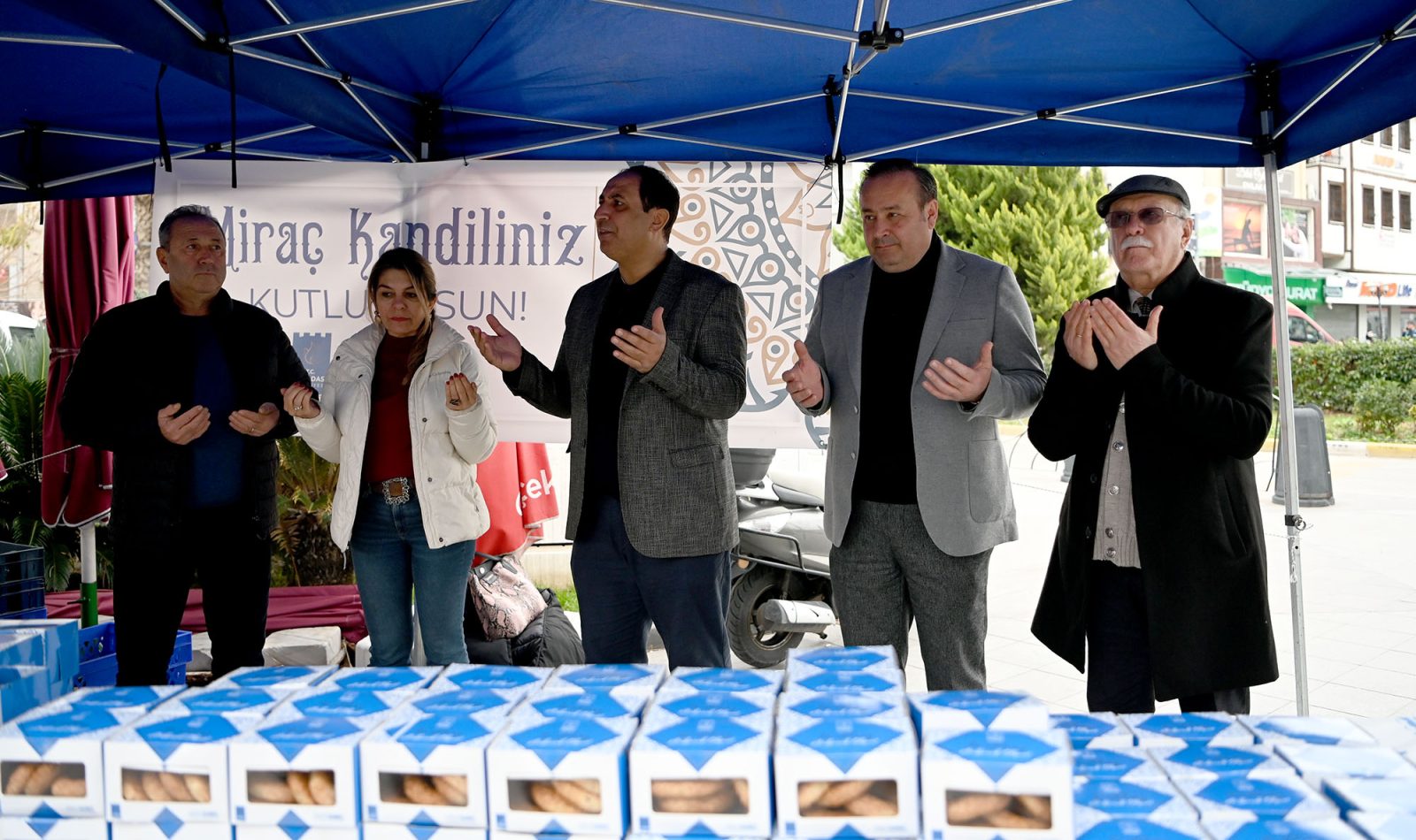 KUŞADASI BELEDİYESİ’NDEN KANDİL SİMİDİ İKRAMI