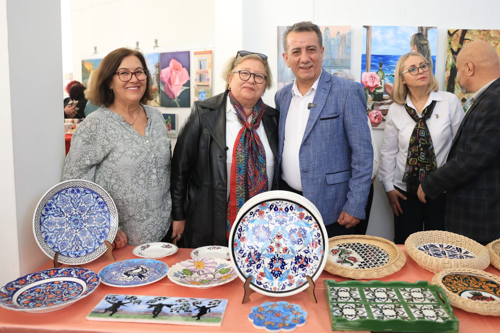 BAŞKAN ANIL YETİŞKİN EFELER’İN SANAT SERGİSİNİ AÇTI