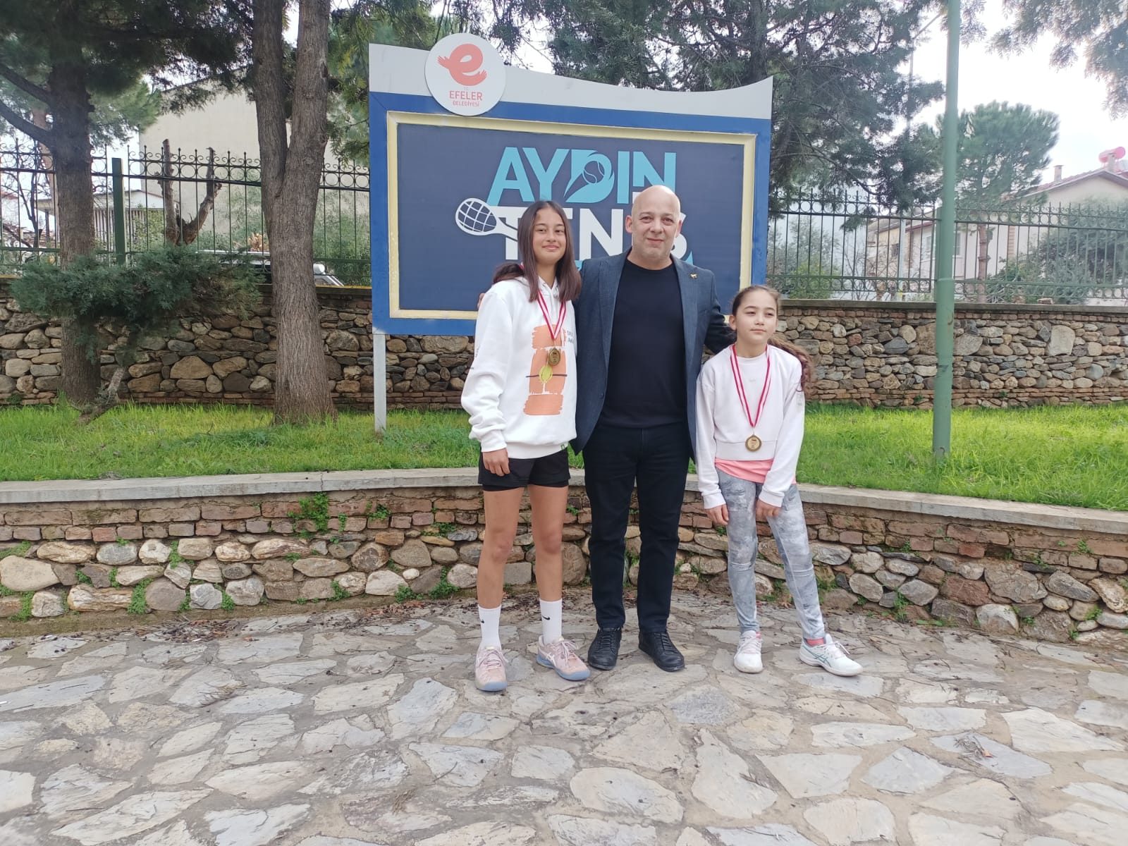 DP'li Hasan Dinçer gençlerin yanında