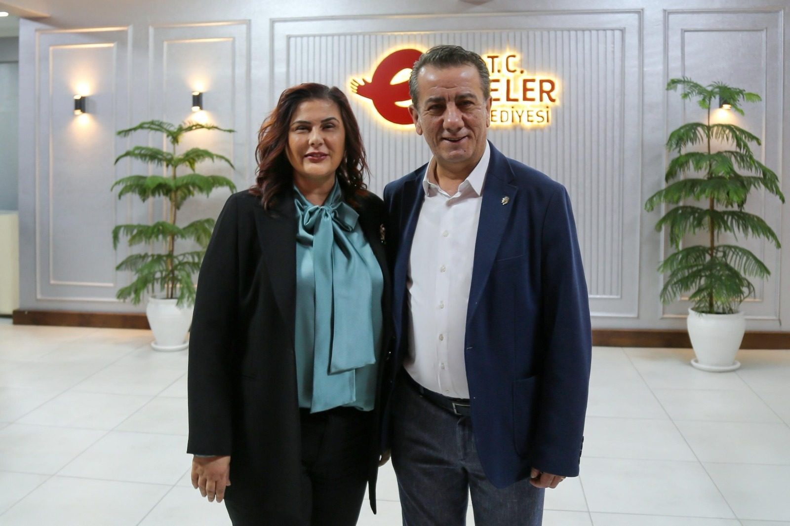 ÖZLEM ÇERÇİOĞLU'NDAN BAŞKAN YETİŞKİN’E DESTEK ZİYARETİ