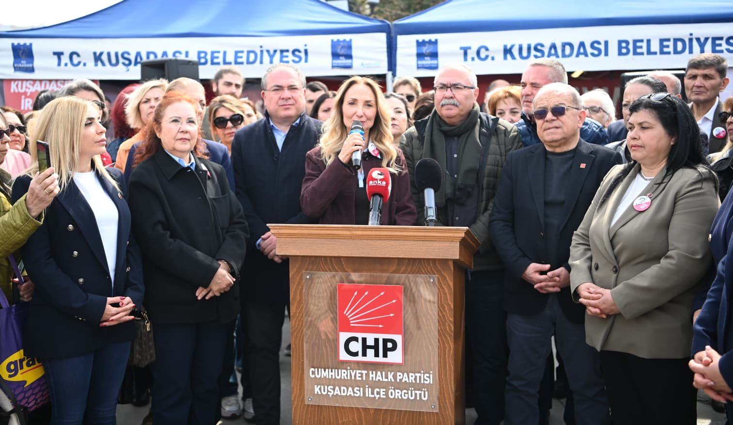 DAYANIŞMA ÇADIRINA BİR DESTEK DE AYLİN NAZLIAKA’DAN