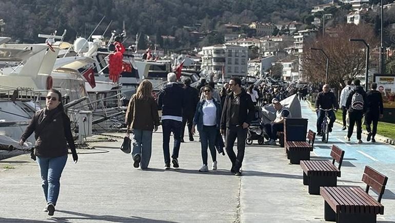 İstanbul’da şubat sürprizi Termometre 23’ü gösterdi, kış günü denize girdiler