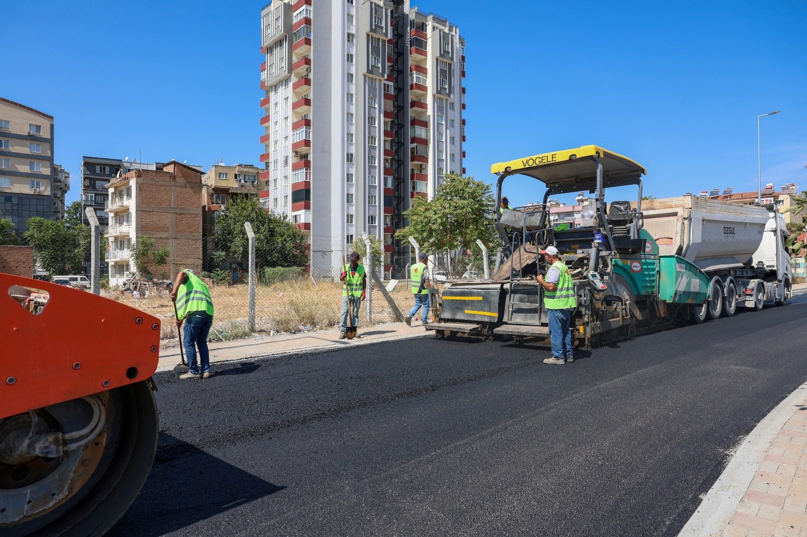 EFELER’DE ULAŞIM KONFORU ARTIYOR SICAK ASFALT ÇALIŞMALARI SÜRÜYOR