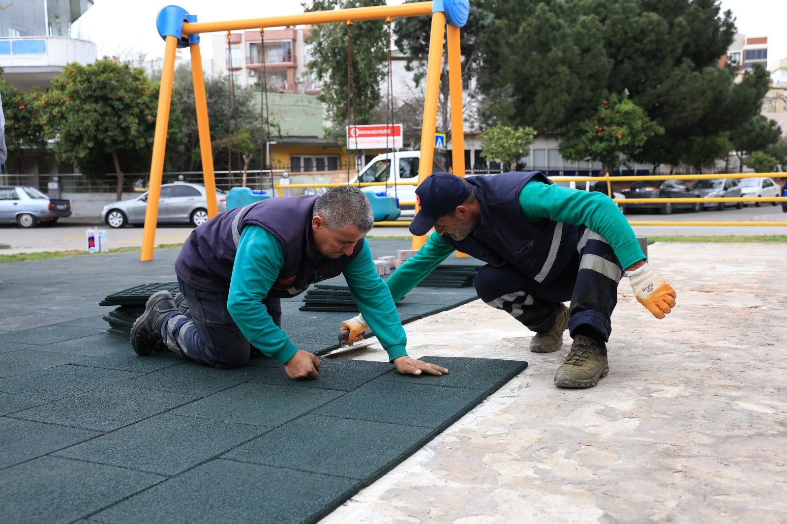 BAŞKAN ANIL YETİŞKİN İLE EFELER’İN PARKLARI DAHA GÜVENLİ DAHA KONFORLU