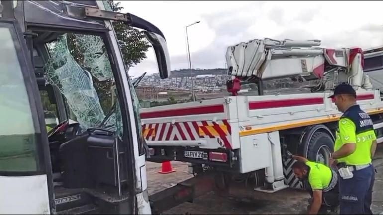 Kuzey Marmara Otoyolunda feci kaza Yolcu otobüsü devrildi: 4 ölü, 20 yaralı