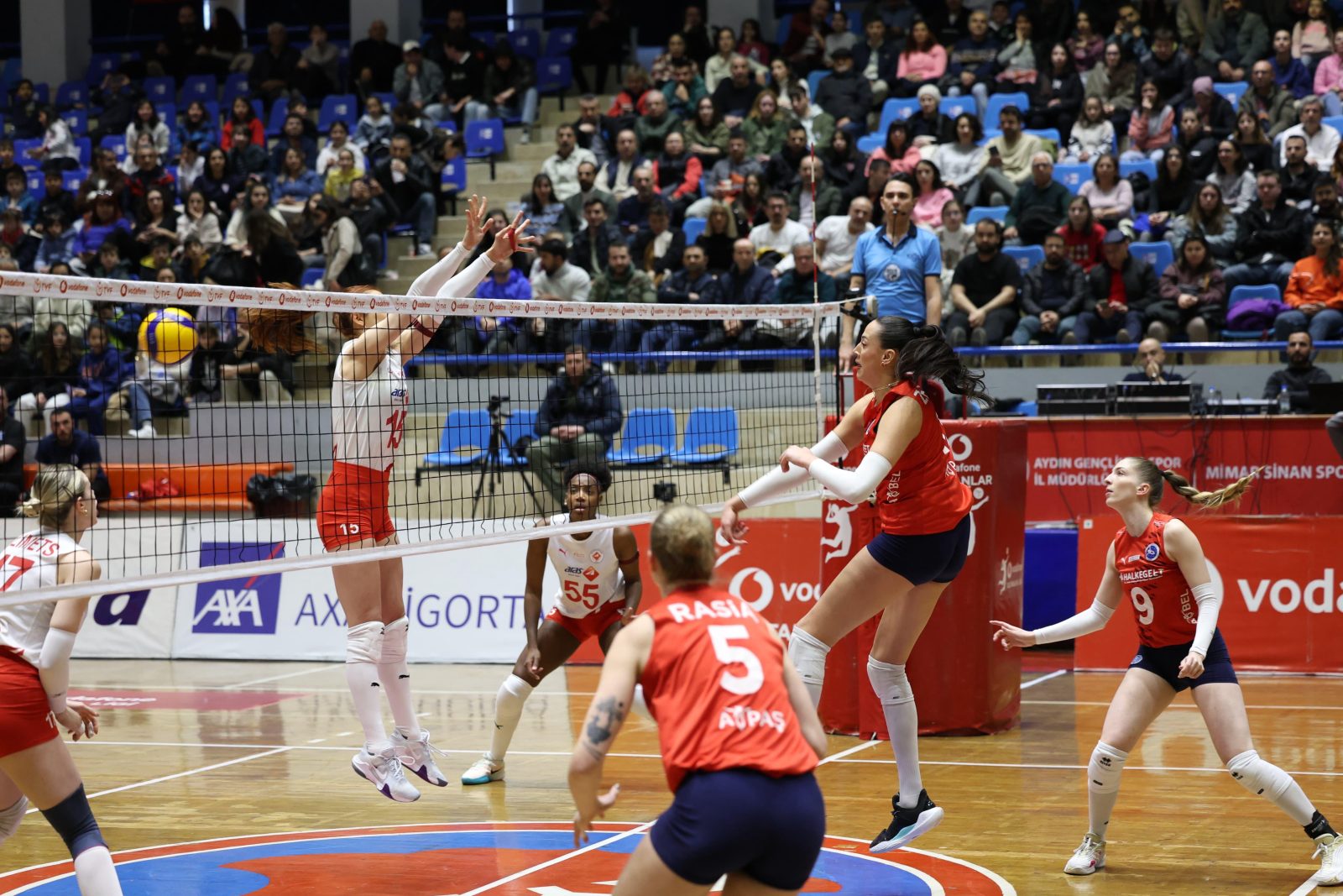 Aydın Büyükşehir Belediyespor Kadın Voleybol Takımı'ndan Farklı Galibiyet