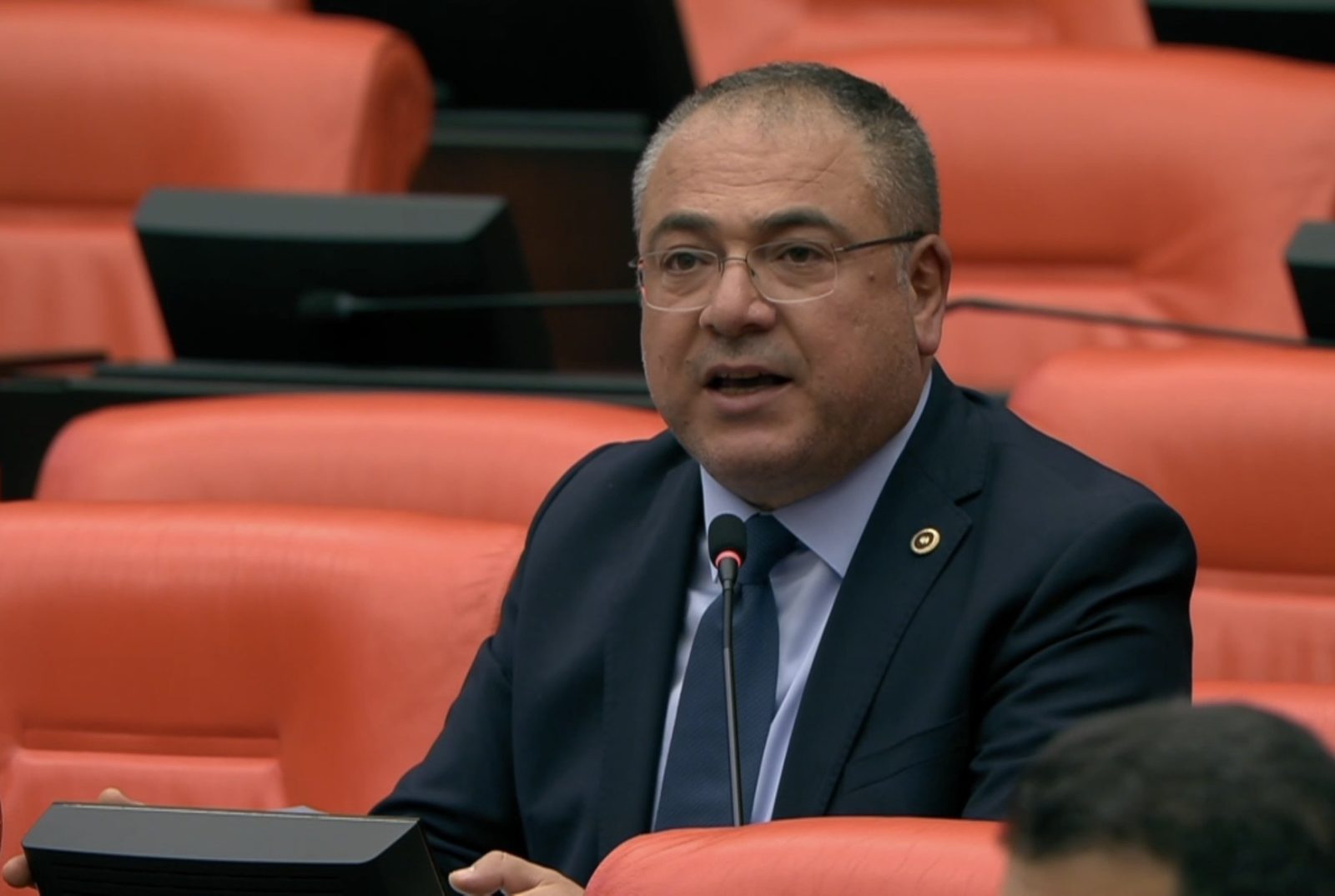 CHP’Lİ EVRİM KARAKOZ: ZEYTİNCİ ZEYTİNİ DALINDA BIRAKMA NOKTASINA GELDİ”