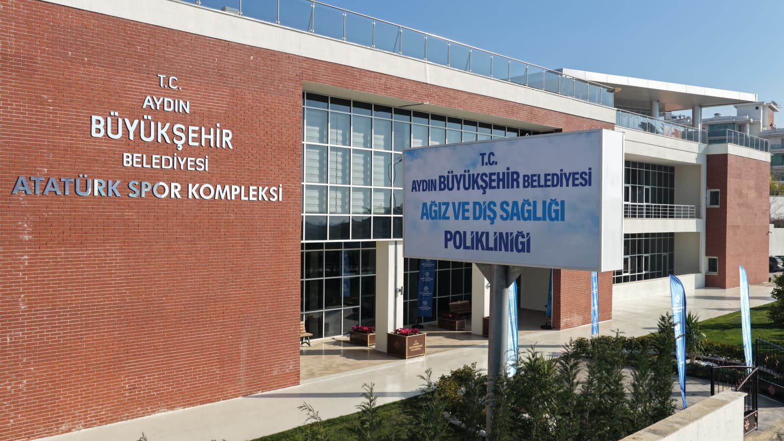 Aydın Ağız Ve Diş Sağlığı Polikliniği’nin İlk Gününde Vatandaşlardan Yoğun İlgi