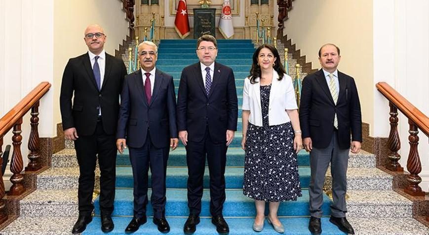 Adalet Bakanı Tunç, DEM Parti heyetini kabul etti