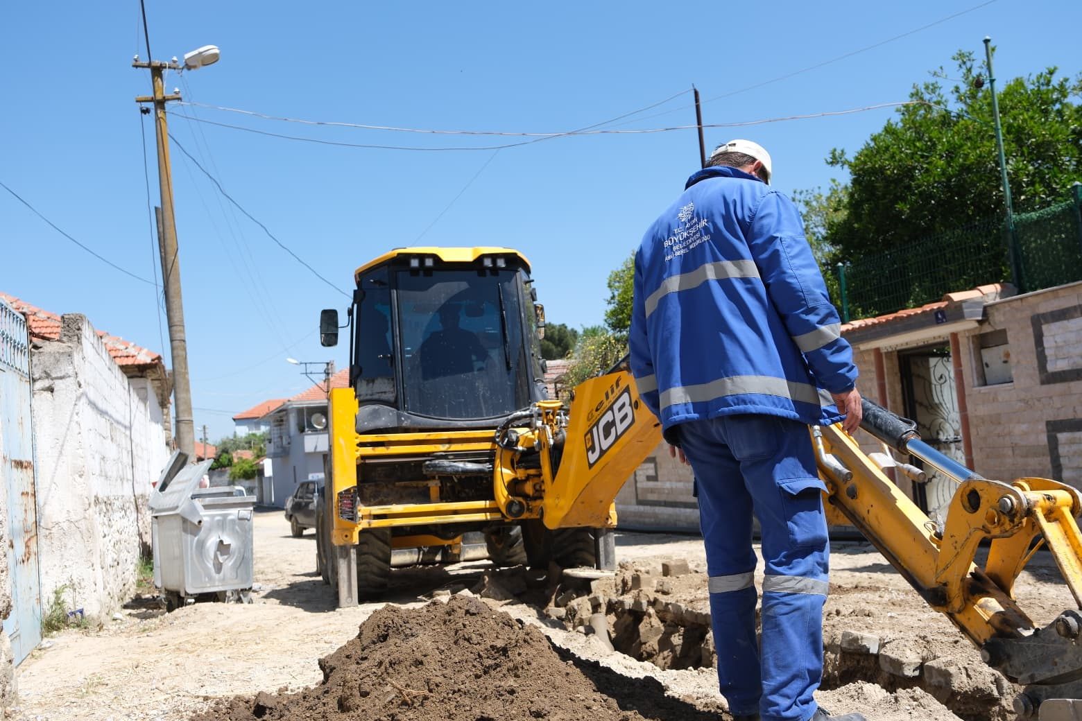 BAŞKAN ÇERÇİOĞLU'NDAN KOÇARLI’DA ALTYAPI YATIRIMI