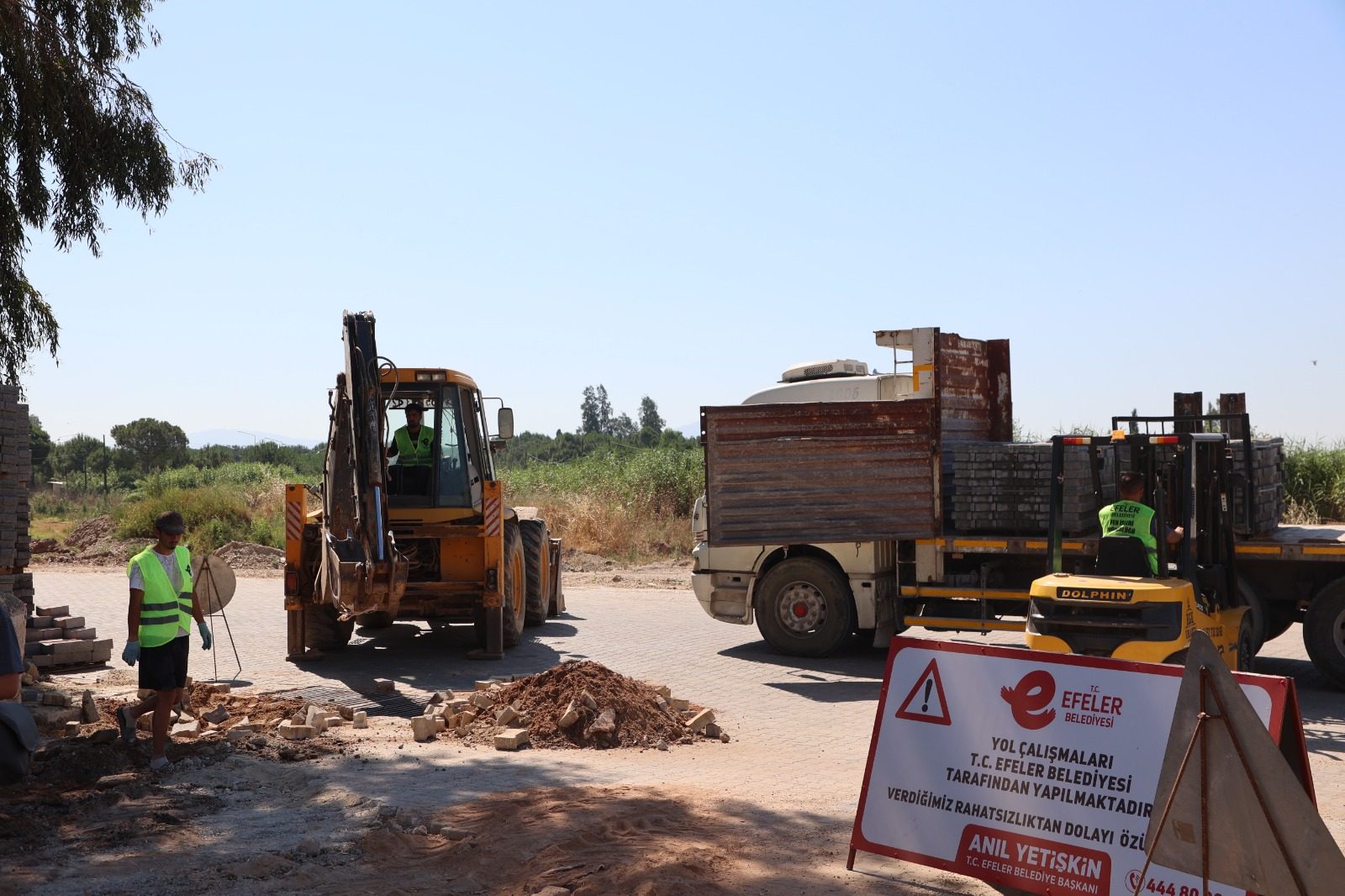 EFELER BELEDİYESİ’NDEN ŞEHİR HASTANESİ YOLUNDA ULAŞIMI RAHATLATACAK ÇALIŞMA