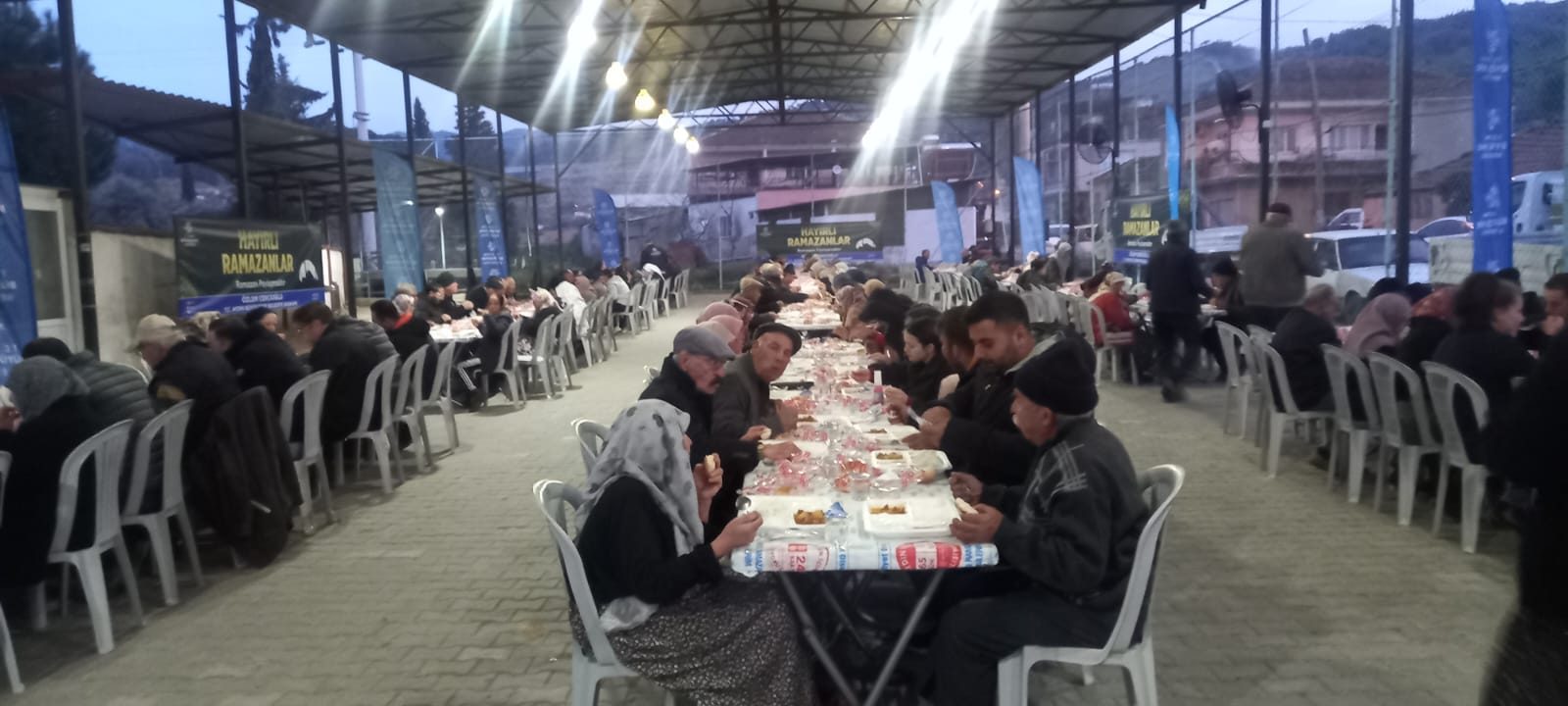 BAŞKAN ÇERÇİOĞLU BİNLERCE VATANDAŞI HER GÜN İFTAR SOFRALARINDA BULUŞTURMAYI SÜRDÜRÜYOR