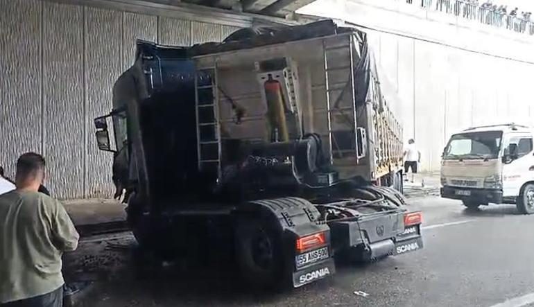 Kastamonuda feci kaza Otomobil, TIRa çarptı: 3 ölü, 5 yaralı
