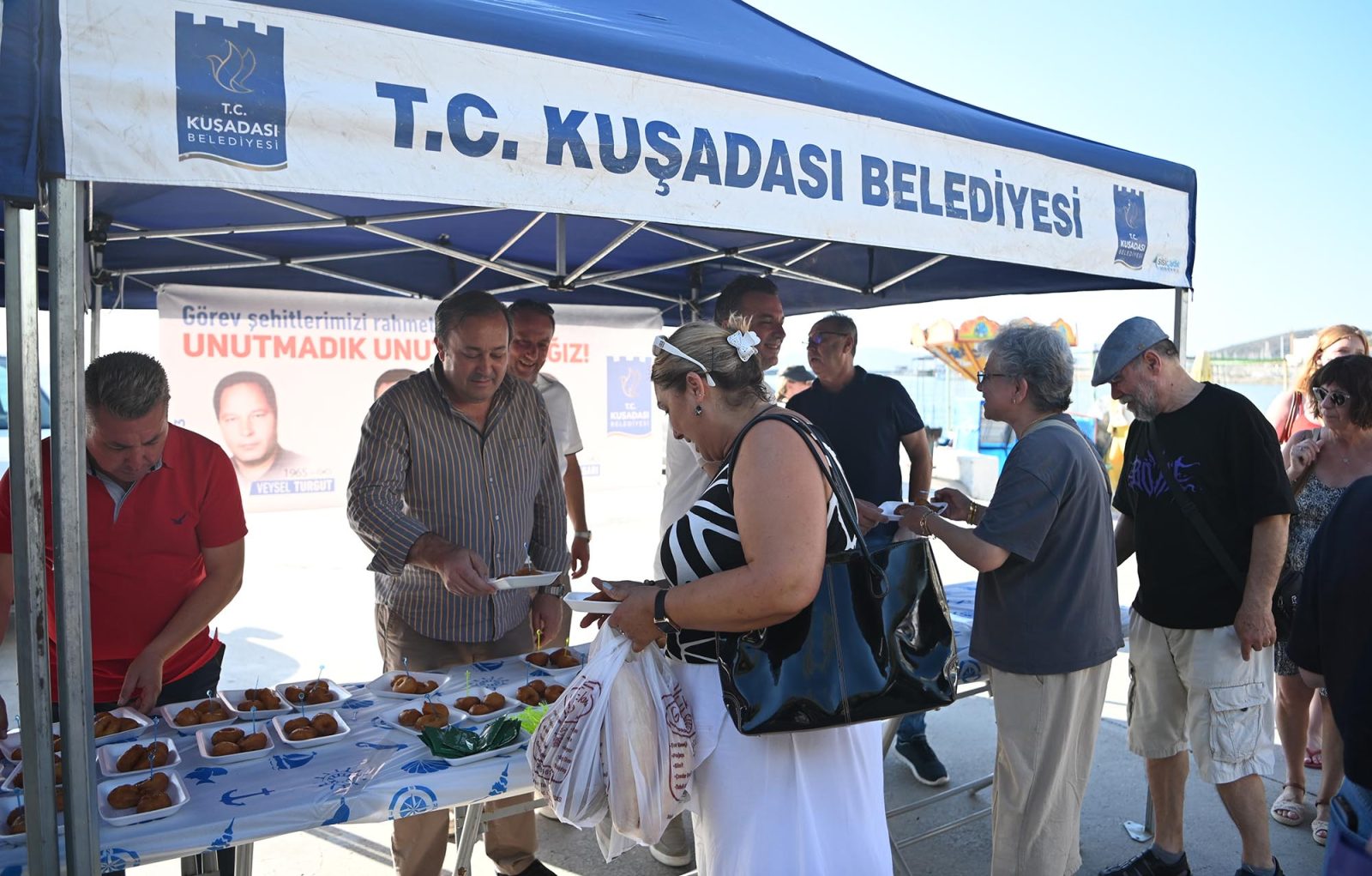 KUŞADASI BELEDİYESİ GÖREV ŞEHİTLERİNİ UNUTMADI