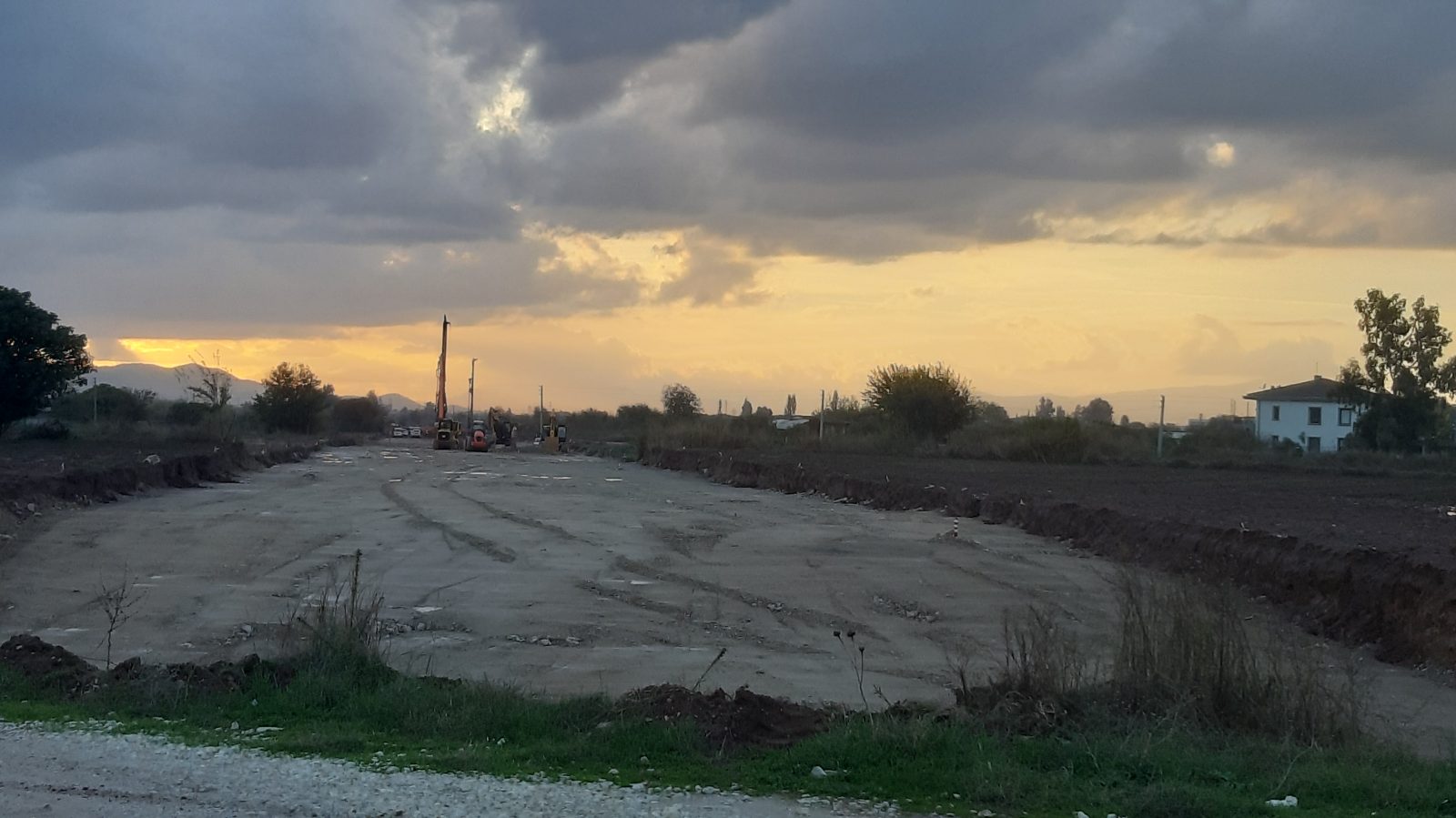 Şehir Hastanesi'ne bağlantı yolunun yapımı devam ediyor
