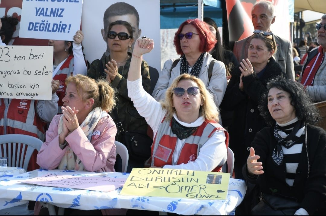 ADALET VE DAYANIŞMA ÇADIRINDA DESTEK TÜRKÜLERLE YÜKSELDİ