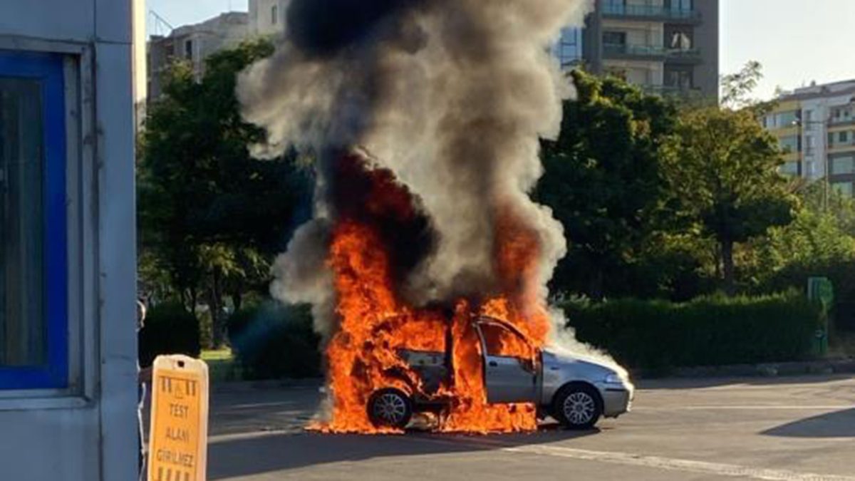 Diyarbakır'da bir sürücü muayeneden geçmeyen otomobilini yaktı
