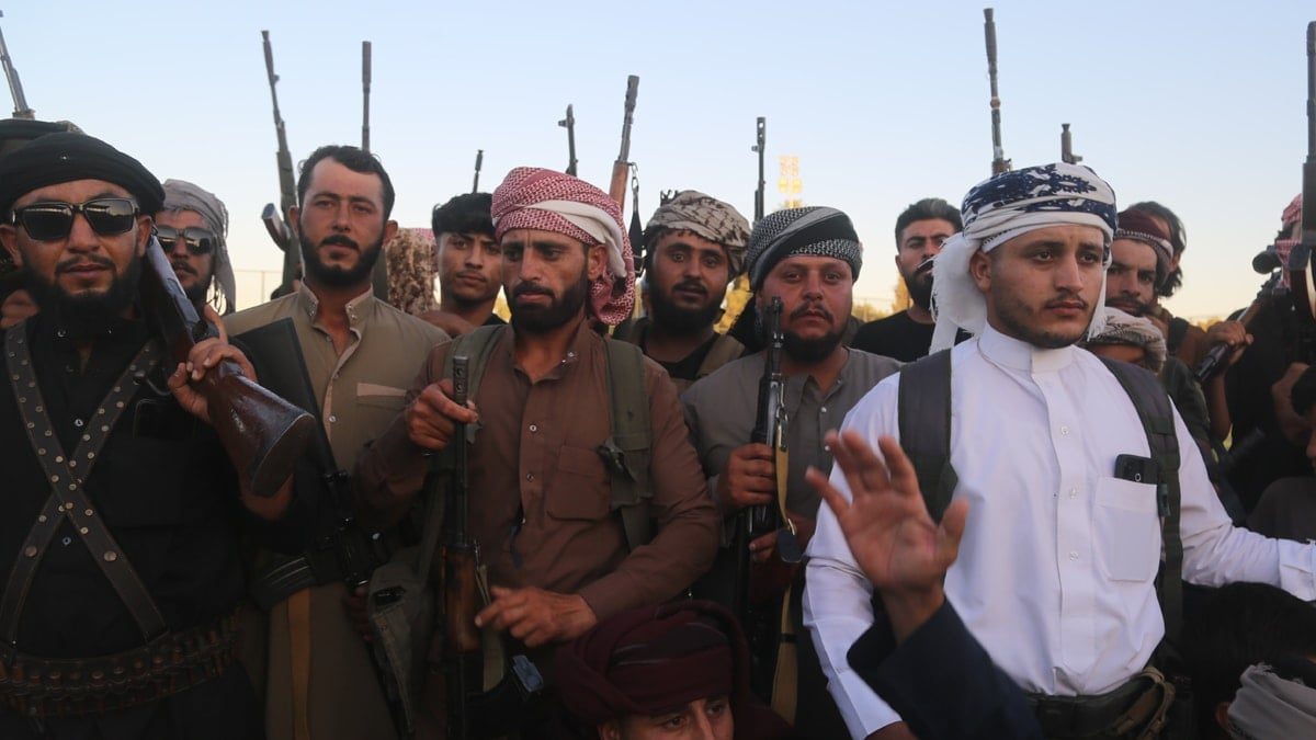 Stadyumda toplanan aşiret PKK/YPG’ye karşı mücadele başlattı