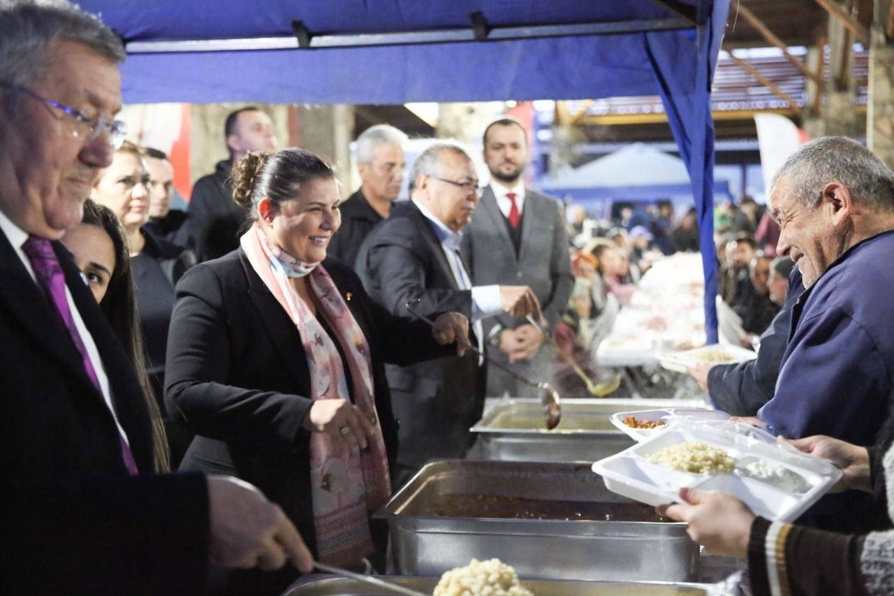 Aydın Büyükşehir Karacasu'da iftar sofrası kurdu