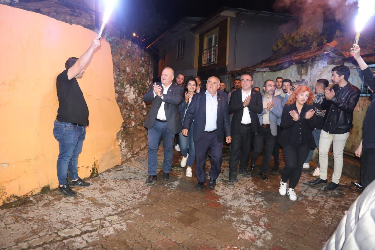 Nazilli Karakoz'u bağrına bastı