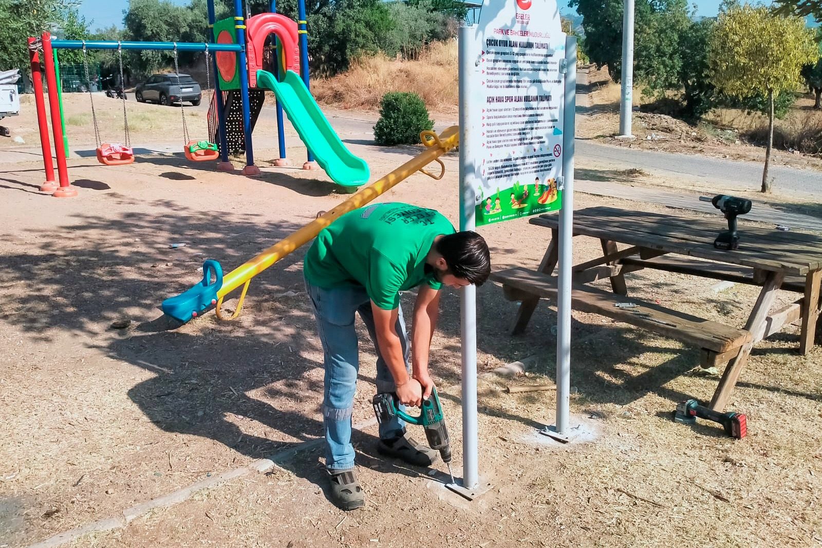 EFELER'İN ÇOCUK PARKLARINDA GÜVENLİK MESAİSİ
