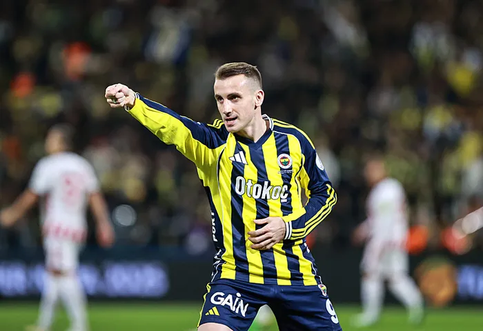 canli-turkcell-super-kupada-fenerbahce-samsunspor-maci-1767724432025.jpeg