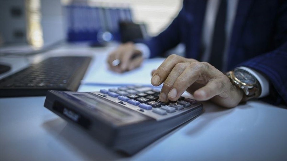 Depremde zarar gören vergi daireleri geçici olarak taşınıyor