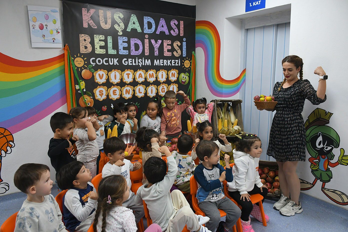 KUŞADASI BELEDİYESİ ÇOCUK GELİŞİM MERKEZİ'NDE VİTAMİN ŞENLİĞİ