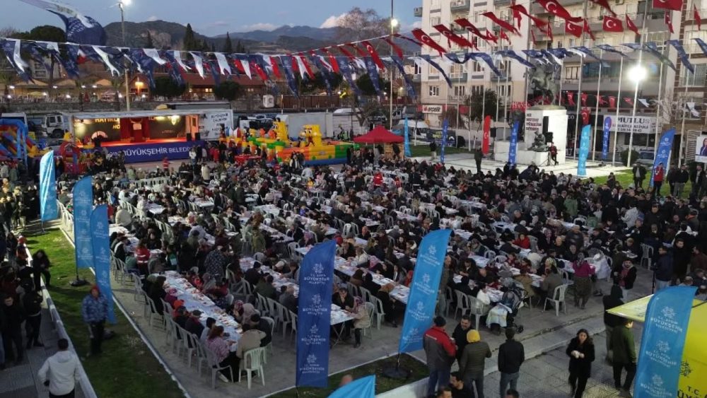 İncirliova Cumhuriyet Meydanı’nda Birlik ve Beraberlik İftarı