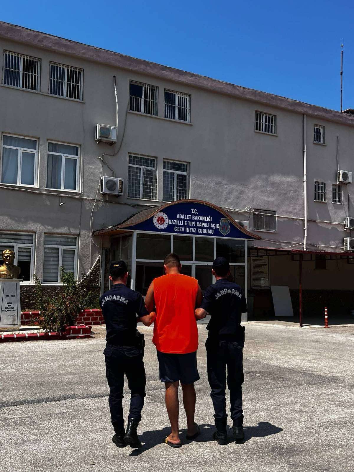 JANDARMA'DAN KAPSAMLI GÜVENLİK OPERASYONU: 5 BİNİ AŞKIN KİŞİ SORGULANDI, 7 ARANAN ŞAHIS YAKALANDI