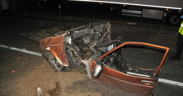 Manisa'da kan donduran kaza! Otomobil ikiye bölündü: 5 ölü, 6 yaralı