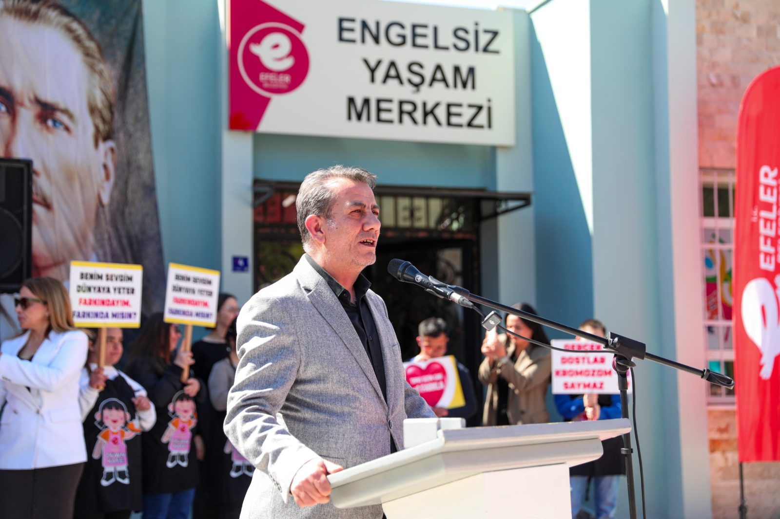 BAŞKAN YETİŞKİN SOSYAL PROJELERİYLE TAKDİR TOPLUYOR
