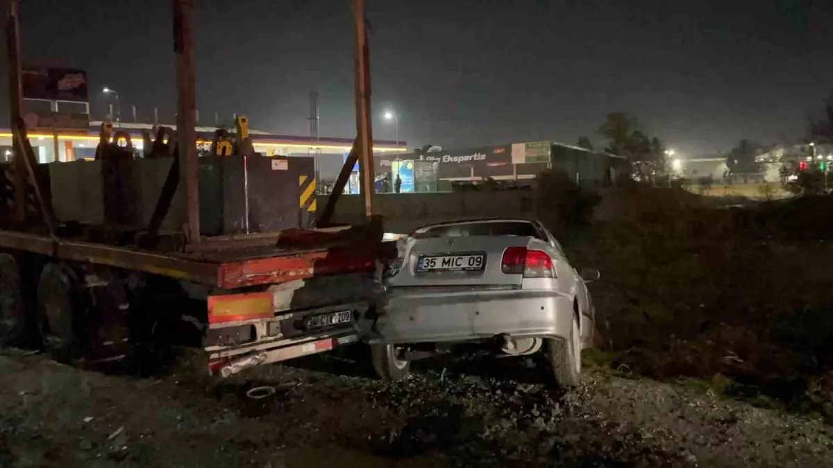 Tekirdağ'da Otomobilin Tıra Çarpması Sonucu 2 Yaralı