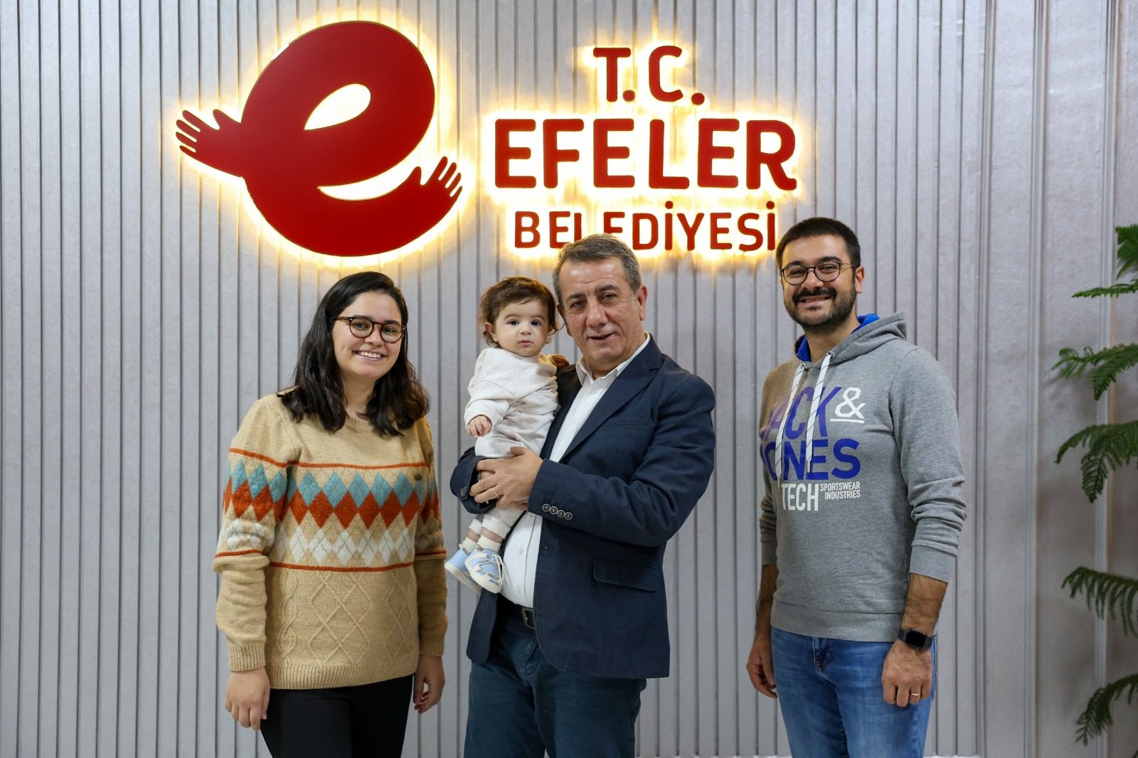 TEOMAN BEBEĞİN AİLESİNDEN BAŞKAN YETİŞKİN’E TEŞEKKÜR ZİYARETİ