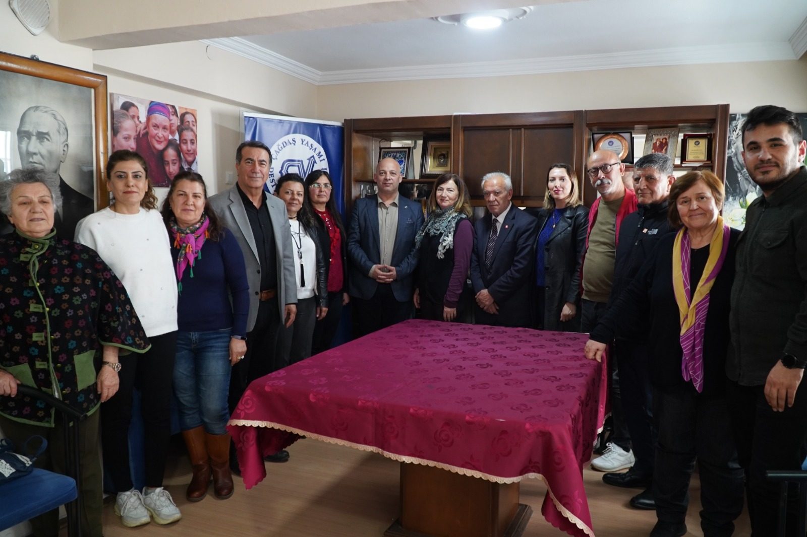 Hasan Dinçer ÇYDD'ni Ziyaret Etti