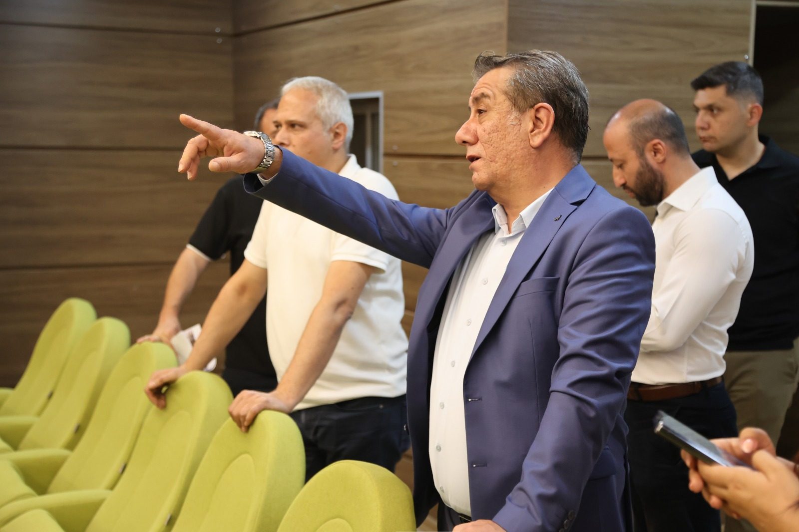 EFELER’DE KÜLTÜR VE SANATIN YENİ ADRESİ MUZAFFER İZGÜ OLDU