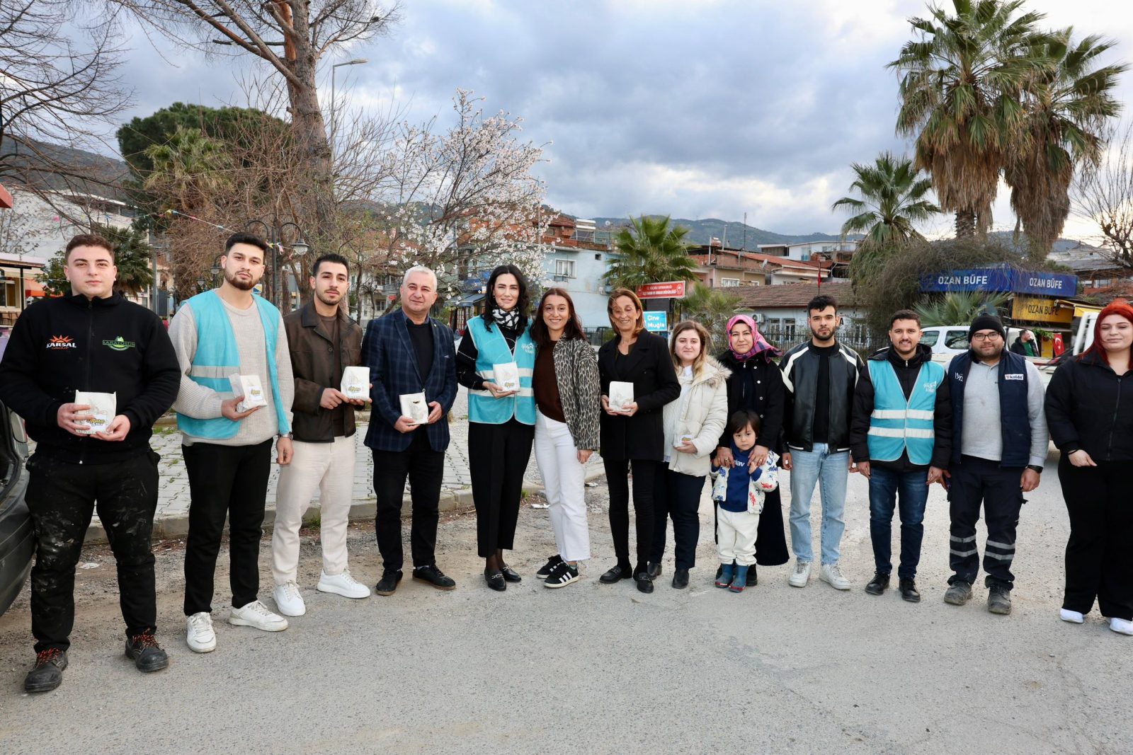 AK Parti Aydın Gençlik Kolları’ndan Koçarlı’da “İftara 5 Kala” İkramı