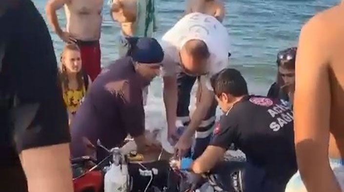 BOĞULMAKTAN KURTULDU AMA ECEL ONU HASTANEDE YAKALADI