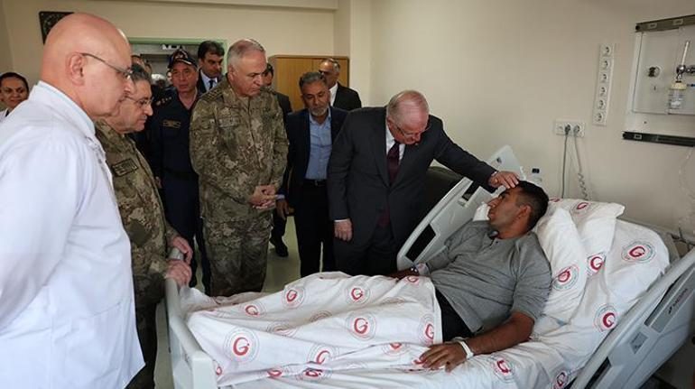 Bakan Gülerden metan gazından zehirlenen askerlere ziyaret