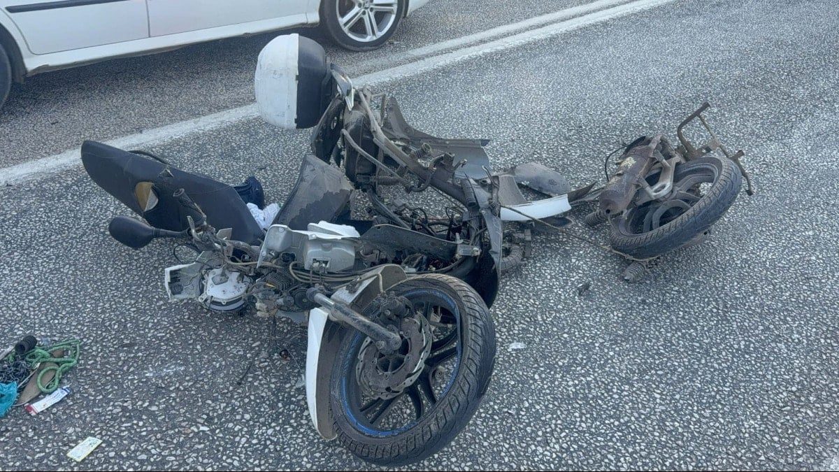 Muğla'da feci kazada motosiklet ikiye ayrıldı: 2 yaralı