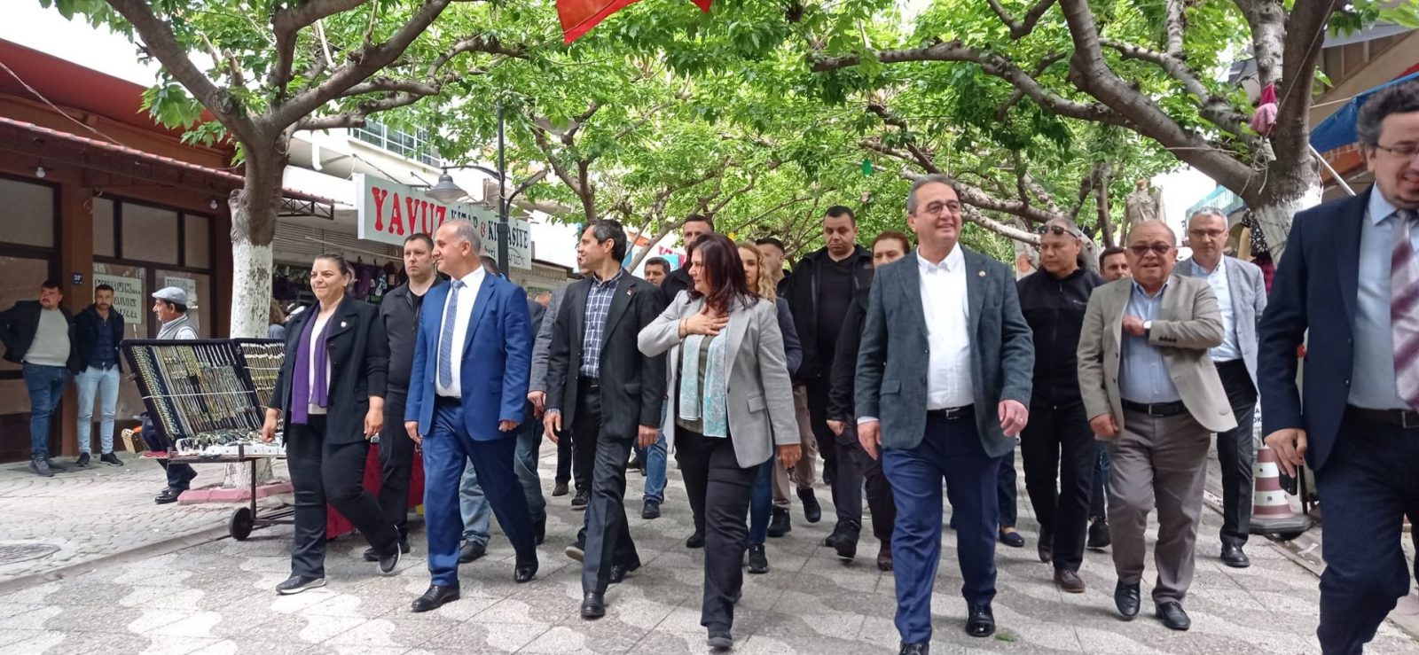 CHP'li Tezcan: Bizler 15 Mayıs'ta Türkiye'de yoksulluğu nasıl bitireceğimizi planlıyoruz