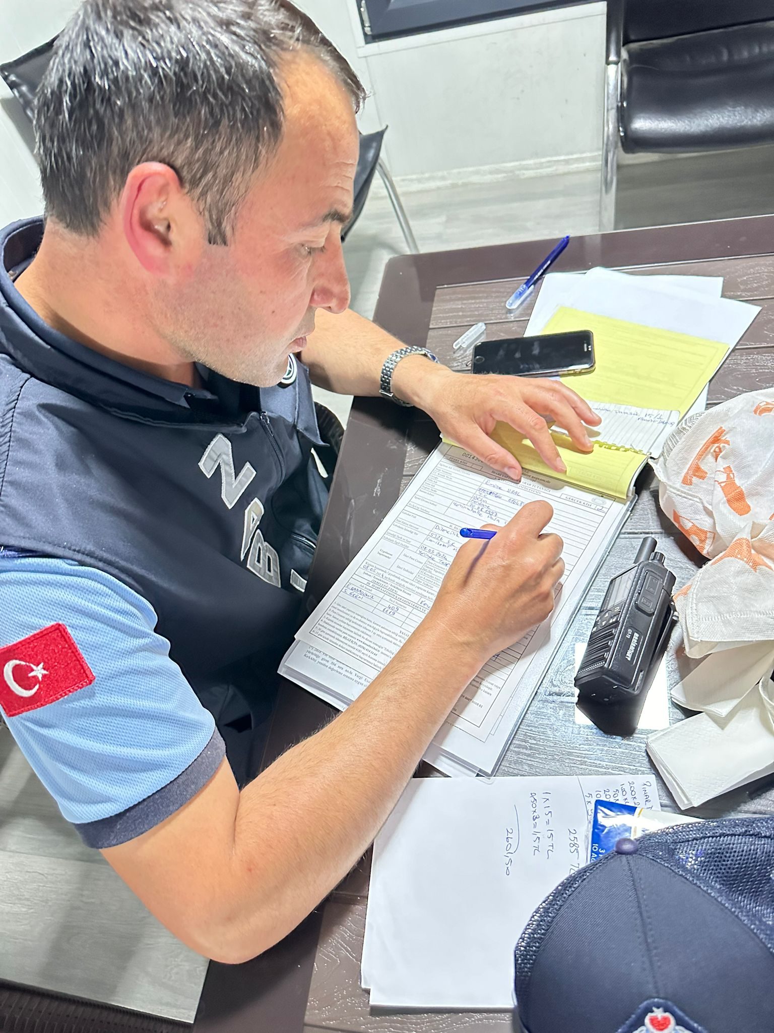 KUŞADASI’NDA ZABITA EKİPLERİNDEN DİLENCİLERE GEÇİT YOK