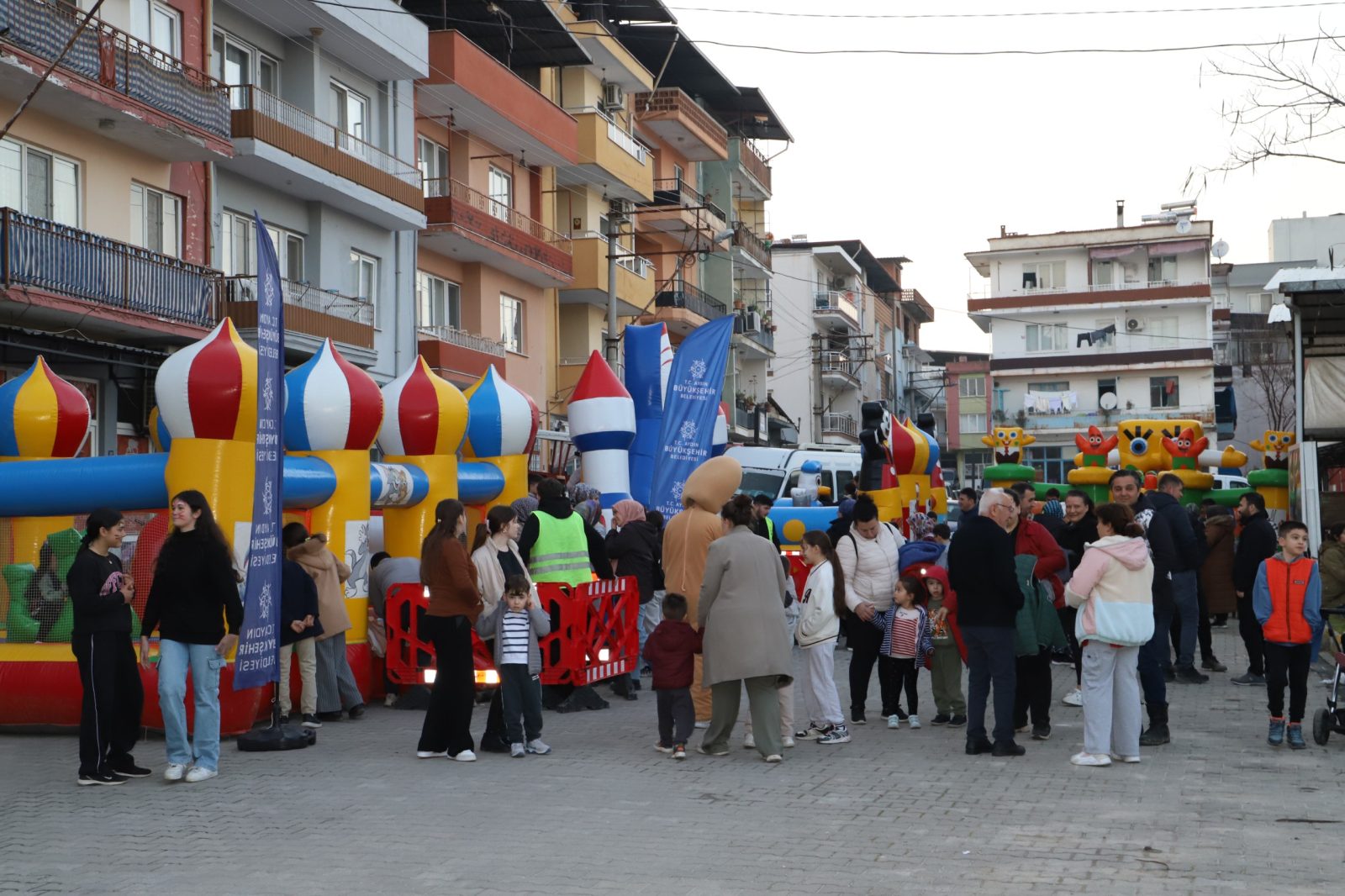 ÖZLEM ÇERÇİOĞLU KARPUZLU'DA RAMAZAN COŞKUSUNU VATANDAŞLARLA PAYLAŞTI