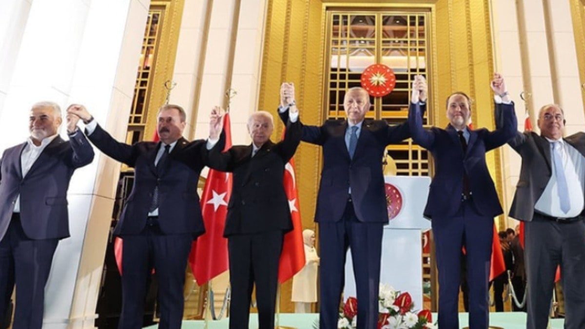Cumhur bir ayda mum gibi eridi, sadece 3 parti yükselişe geçti