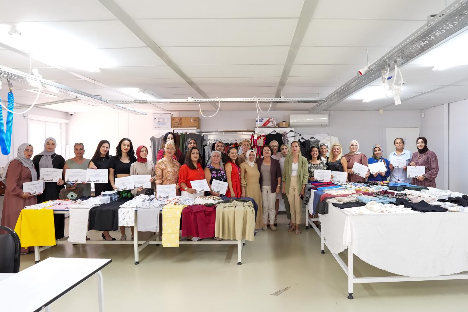 DİDİM BELEDİYESİ MODA TASARIM VE TEMEL DİKİŞ EĞİTİMİ YIL SONU ETKİNLİĞİ GERÇEKLEŞTİRİLDİ
